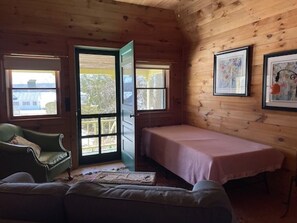 5 bedrooms, desk, free WiFi, bed sheets