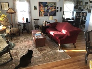 Books, stereo - Lakeside Isbell Cottage and Isbellita Guest Cottage (Westmore)