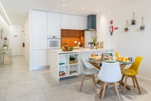 Dining - Modern apartment in Albufeira 5 minutes from beach (Albufeira)