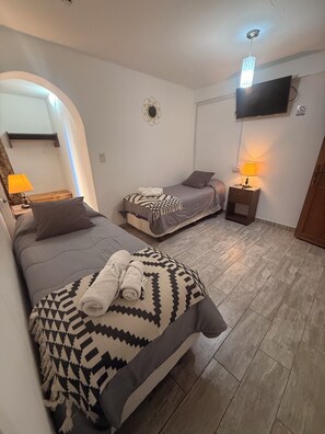 Chambre Standard Double ou avec lits jumeaux | Wi-Fi gratuit, draps fournis