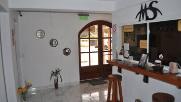 Quầy tiếp tân