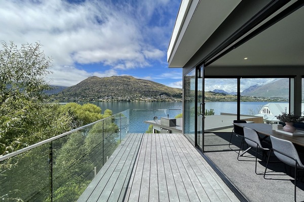 Large deck wih spectacular view of Lake Wakatipu and The Remarkables