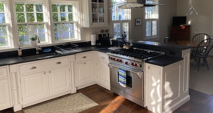 Beautiful Town Condo located Walking Distance to Downtown
