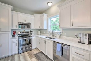 Fridge, microwave, stovetop, dishwasher - Modern Waveland Home w/ Deck, Walk to Beach! (Waveland)