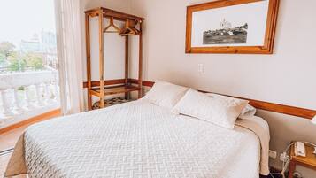 Chambre Double Supérieure | Bureau, rideaux occultants, lit parapluie, Wi-Fi gratuit