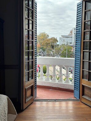 Habitación triple superior | Escritorio, cortinas blackout, cuna de viaje y wifi gratis 