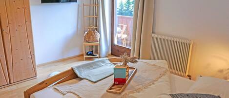 3 bedrooms, travel crib, free WiFi