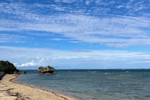 Plage à proximité, chaises longues