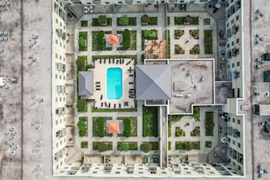 Outdoor pool - Enjoy the Charlotte lifestyle in this fabulous Condo (Charlotte)