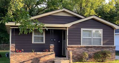 Vintage Charm, Upgraded - White Sheets + Fast Wi Fi + 2 King Beds