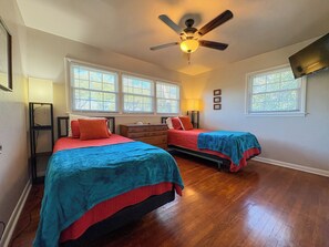 4 bedrooms, desk, iron/ironing board, travel cot