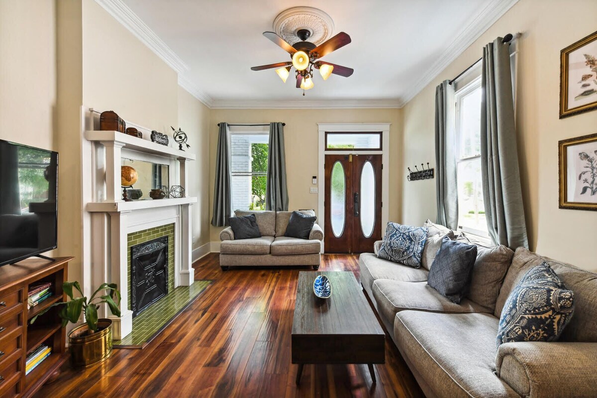 Stunning Uptown 3 bedroom work/vacation home