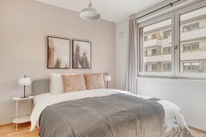 2 bedrooms, iron/ironing board, WiFi, bed sheets