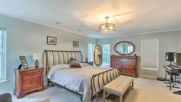 5 Schlafzimmer, Schreibtisch, Bügeleisen/Bügelbrett, Reisekinderbett