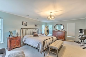 5 Schlafzimmer, Schreibtisch, Bügeleisen/Bügelbrett, Reisekinderbett