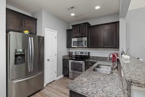 Fridge, microwave, oven, stovetop - Perfect for Vacation or Relocation in Wake Forest (Wake Forest)