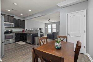 Fridge, microwave, oven, stovetop - Perfect for Vacation or Relocation in Wake Forest (Wake Forest)