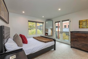 4 bedrooms, iron/ironing board, travel cot, free WiFi