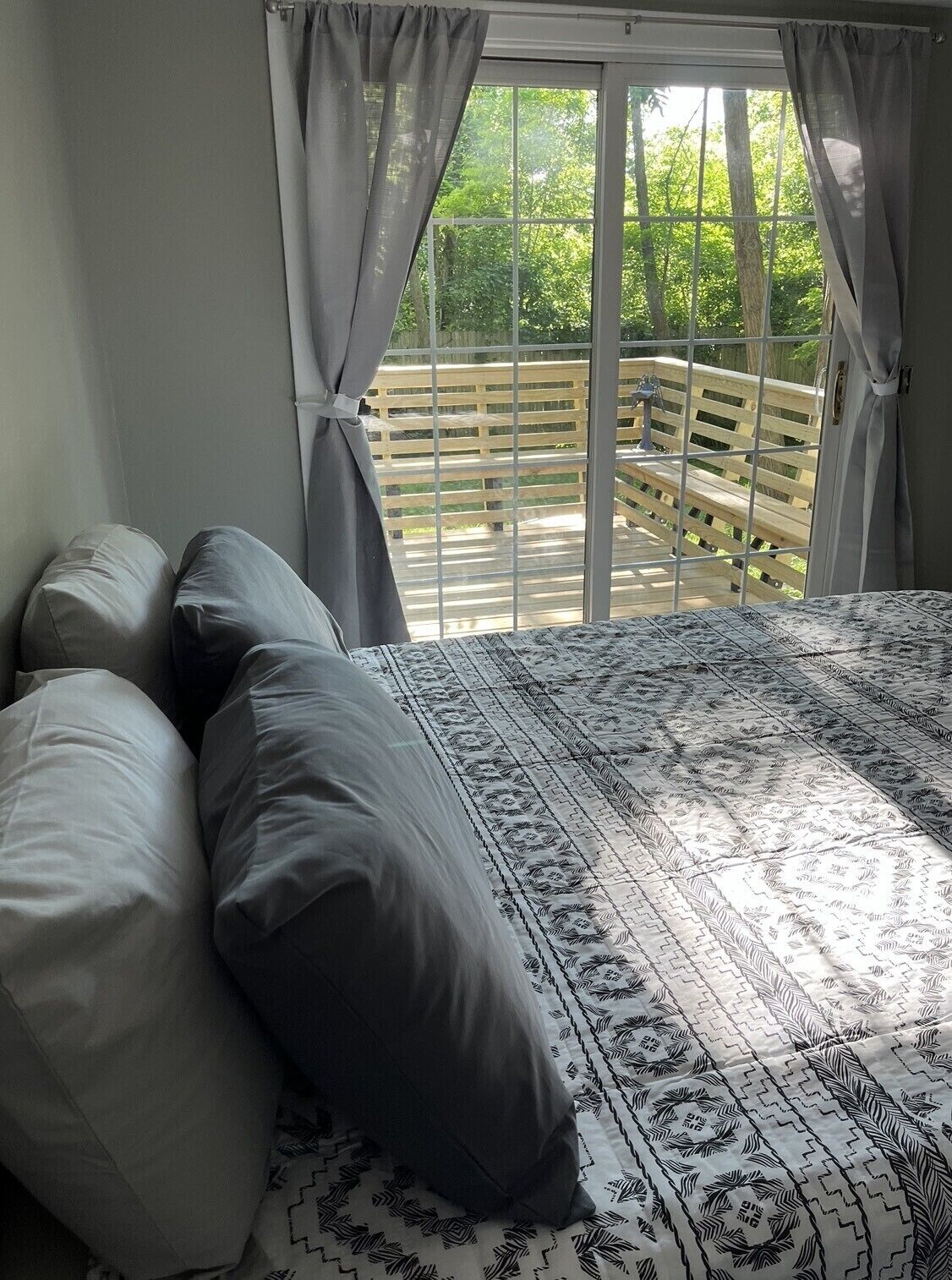 4 bedrooms, desk, iron/ironing board, travel crib