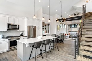 Fridge, microwave, oven, stovetop - Modern mountain home with hot tub & indoor/outdoor fireplaces - walk to gondola (Steamboat Springs)