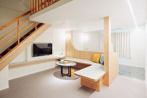 Kamar Double Galeri, 1 Tempat Tidur Queen, balkon, area halaman | Seprai premium, minibar gratis, brankas, dan tempat tidur bayi gratis