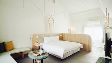Premium bedding, free minibar, in-room safe, free cots/infant beds