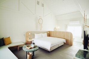 Kamar Double Khas, 1 Tempat Tidur King, bathtub, area halaman | Seprai premium, minibar gratis, brankas, dan tempat tidur bayi gratis