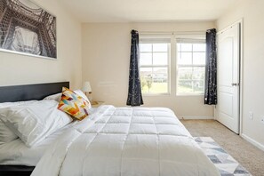 3 slaapkamers, een strijkplank/strijkijzer, gratis wifi, beddengoed