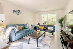 Smart-tv, videospelletjes, een computerscherm en een printer