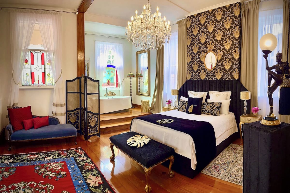 Superior Apartment, 1 King Bed | In-room dining