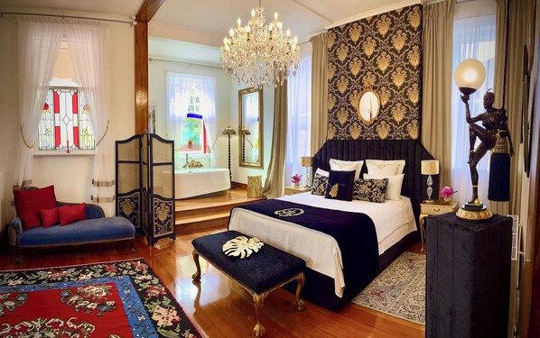 Superior Apartment, 1 King Bed | In-room dining