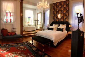 Apartamento superior, 1 cama King | 1 quarto, individualmente decorados, individualmente mobiliados