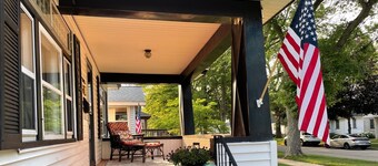 Harbor Home on Miner-An Adorable Lakeside Bungalow