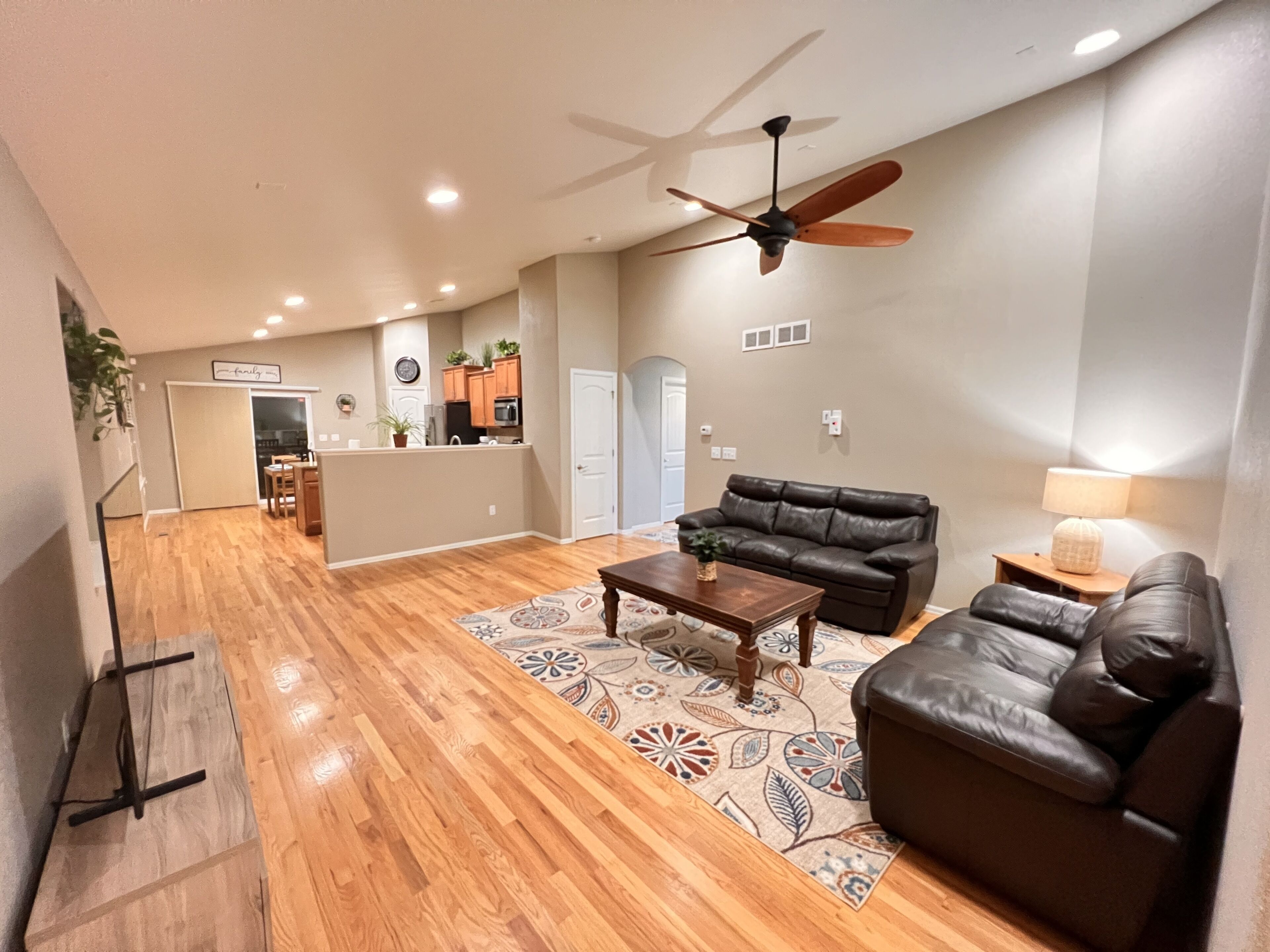 Fabulous Home near DIA & Gaylord Rockies Resort & FlightSafety International
