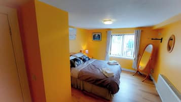 1 slaapkamer, een strijkplank/strijkijzer, wifi, beddengoed