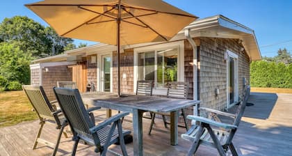 Coastal home with outdoor shower, grill, fireplace, central AC, & W/D