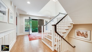 المنشأة من الداخل