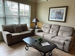 Living area - Cozy 3 Bedroom 3 Bathroom Condo in Bella Piazza (Davenport)