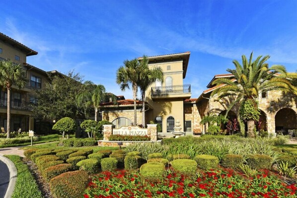 Exterior - Cozy 3 Bedroom 3 Bathroom Condo in Bella Piazza (Davenport)