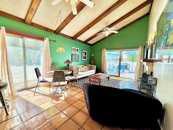 TV, fireplace, DVD player, books