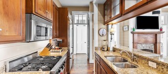 Pelican Point- Relax and enjoy this waterfront dog friendly retreat