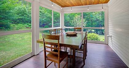 Farmhouse, Fireplace & Office - Wheelock Hideaway