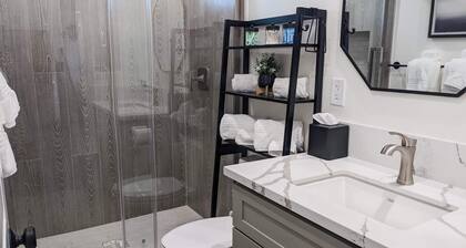 Newly built guest house with full kitchen and washer/dryer