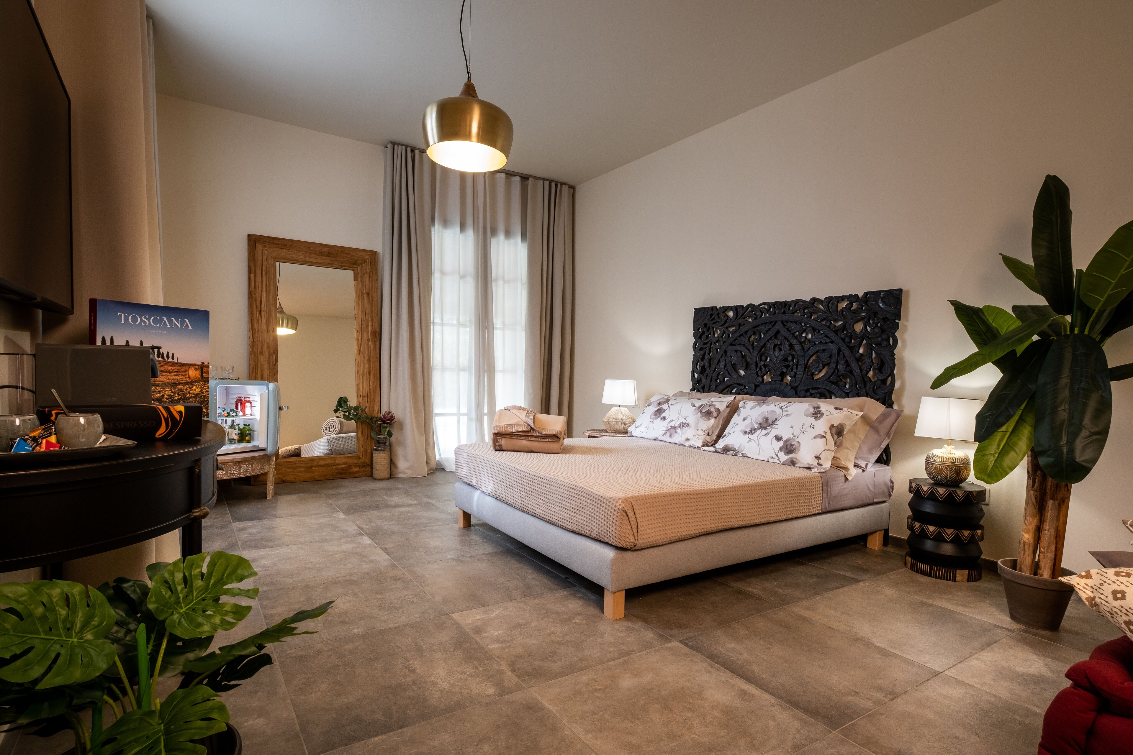 Minibar, in-room safe, iron/ironing board, free WiFi