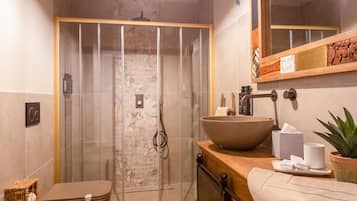Basic Double Room | Bathroom