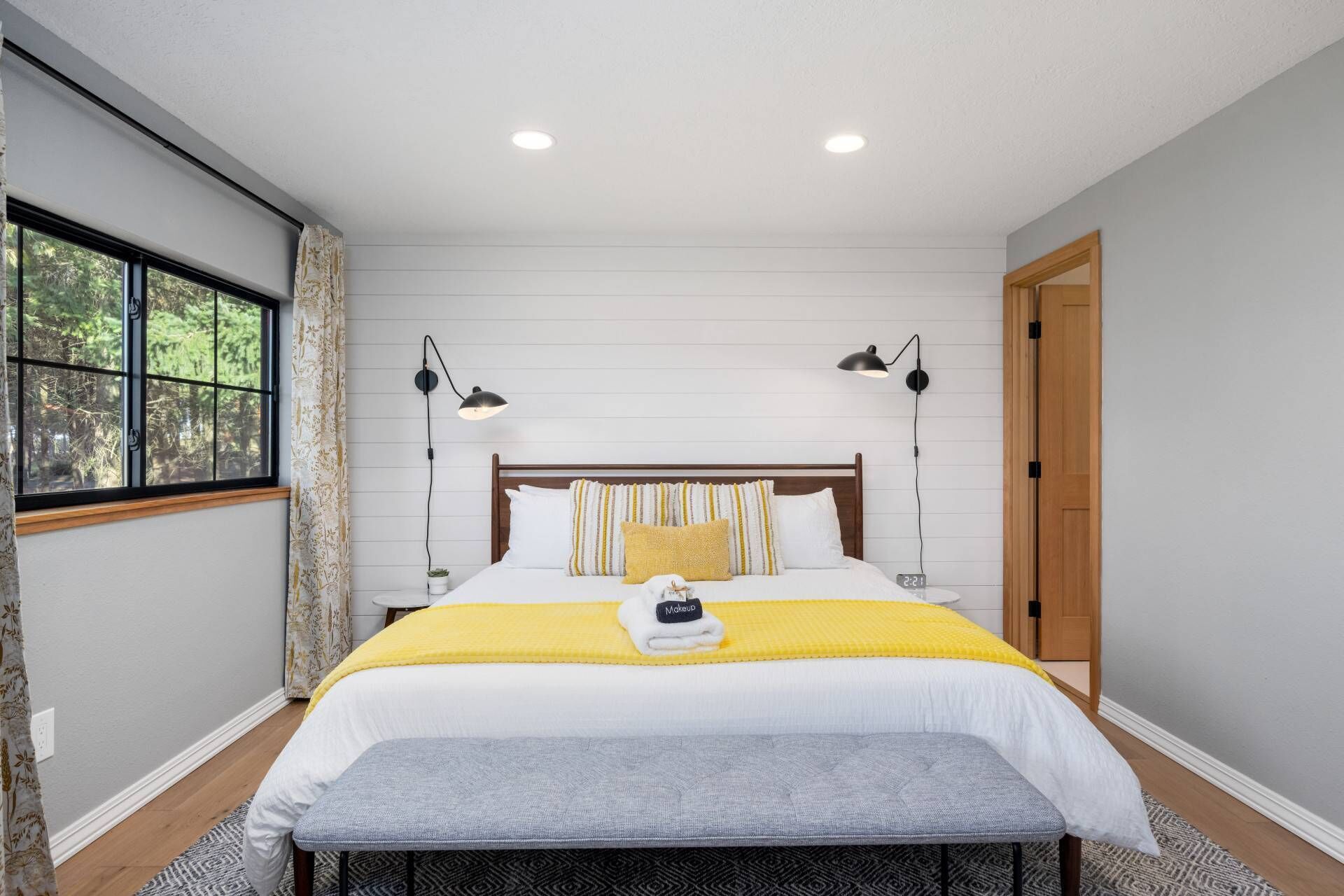 4 Schlafzimmer, Schreibtisch, Bügeleisen/Bügelbrett, kostenloses WLAN