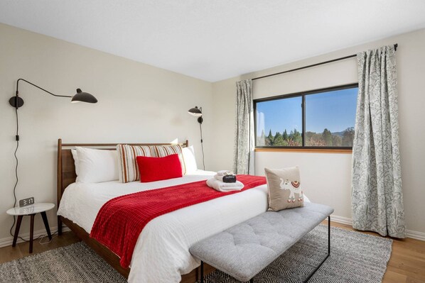 4 bedrooms, desk, iron/ironing board, free WiFi