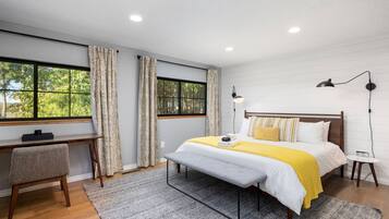 4 bedrooms, desk, iron/ironing board, free WiFi