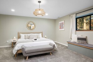 4 bedrooms, desk, iron/ironing board, free WiFi
