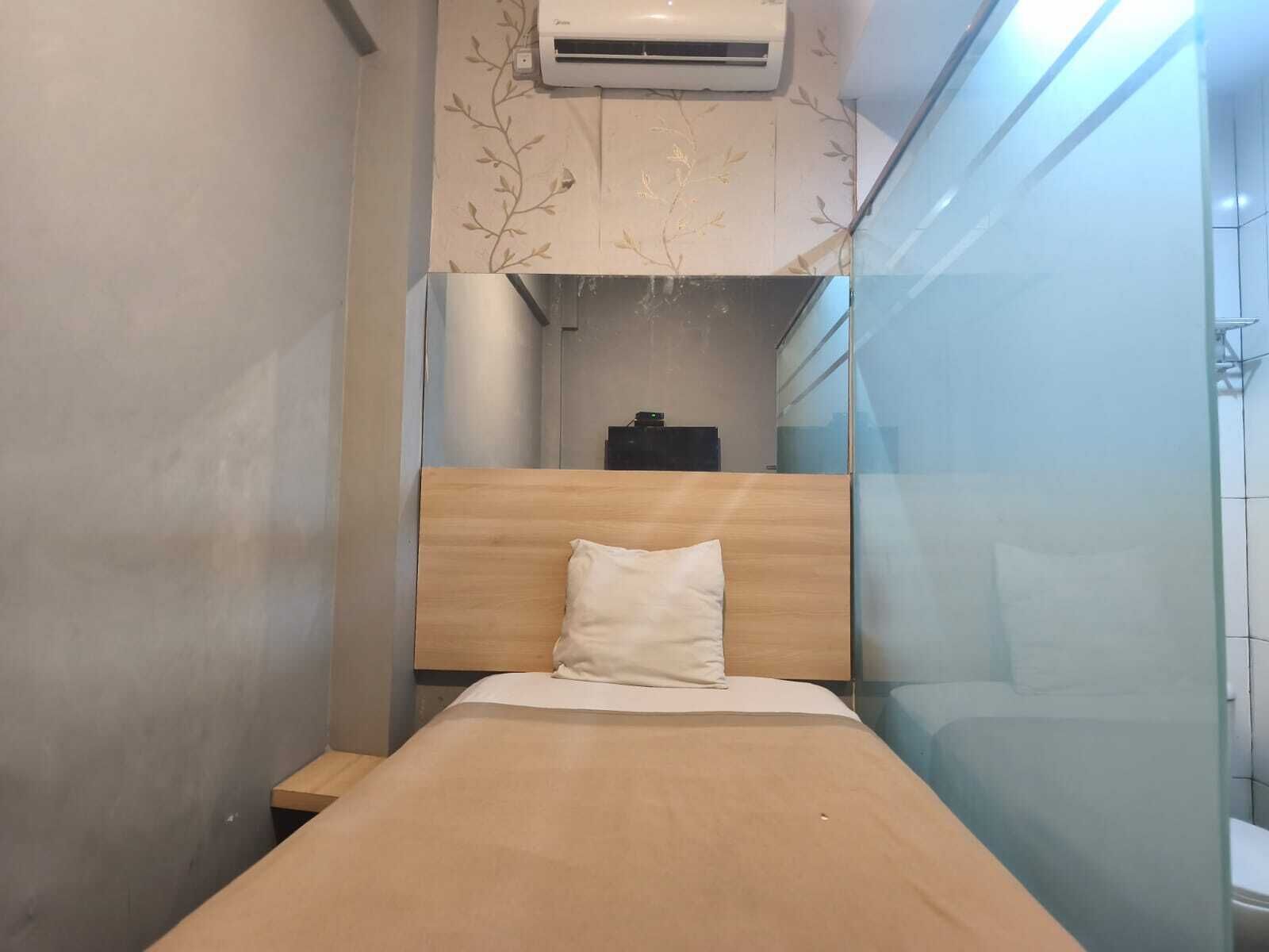 Escritorio, wifi gratis y ropa de cama 